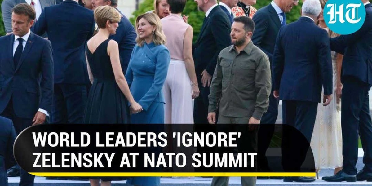 Zelensky ignorato dai leader mondiali, moglie al vertice della NATO