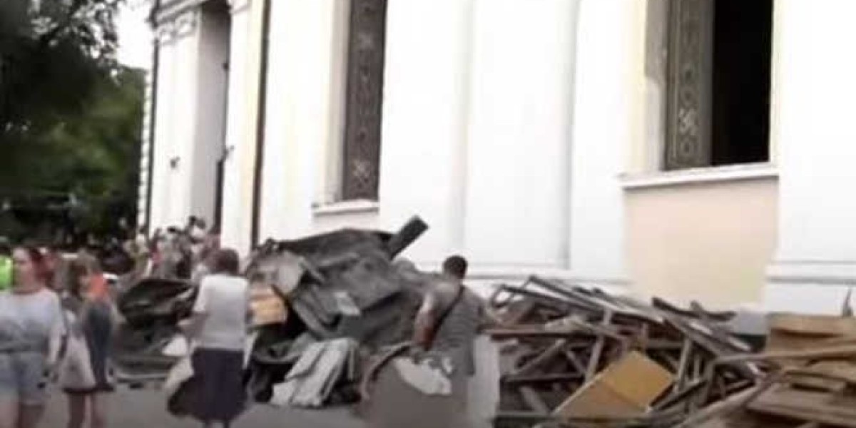 Falsi filmati di una cattedrale ucraina bombardata