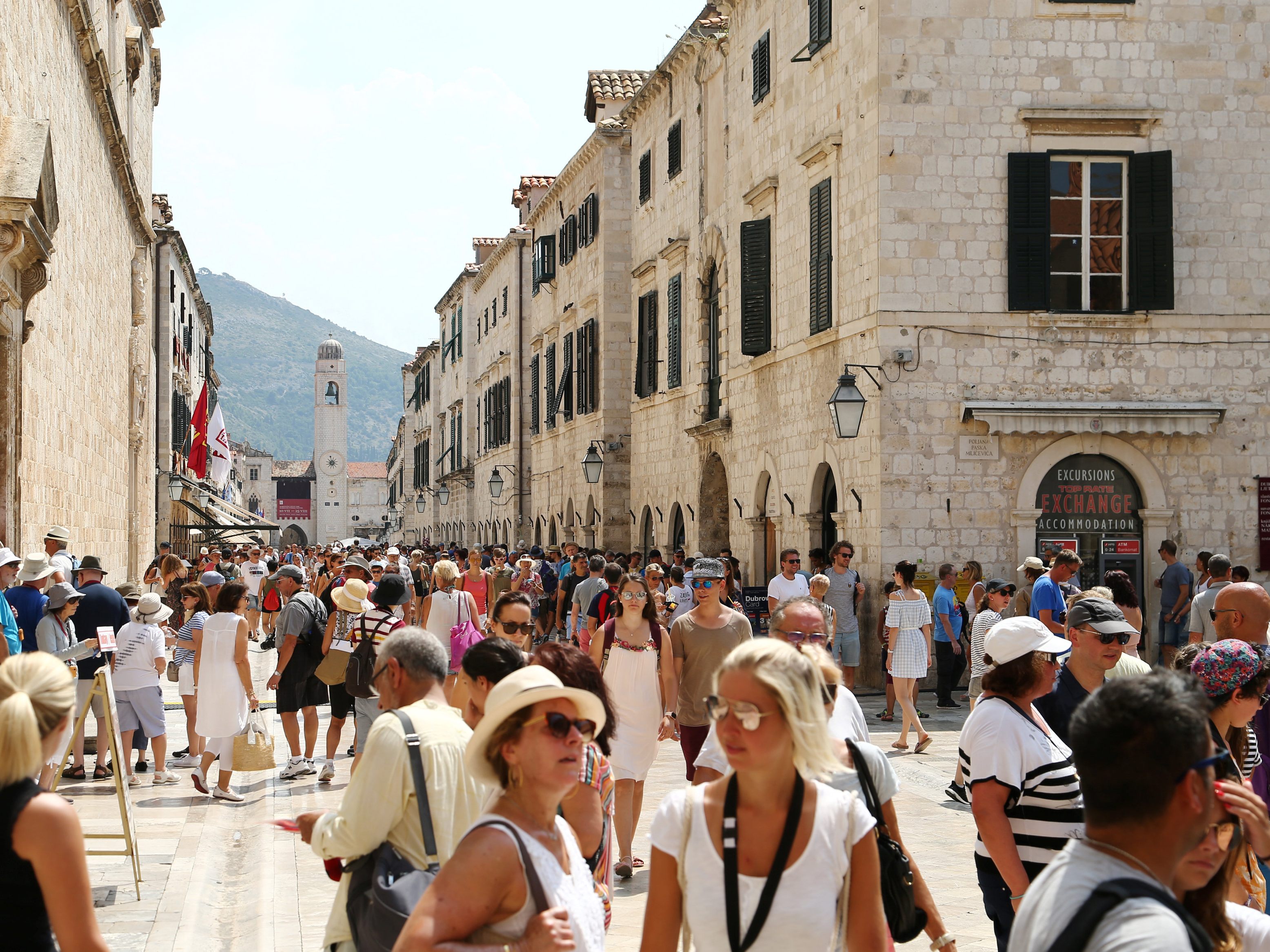 Ab sofort Rollkoffer-Verbot für Touristen in Dubrovnik - Reise national -- VOL.AT