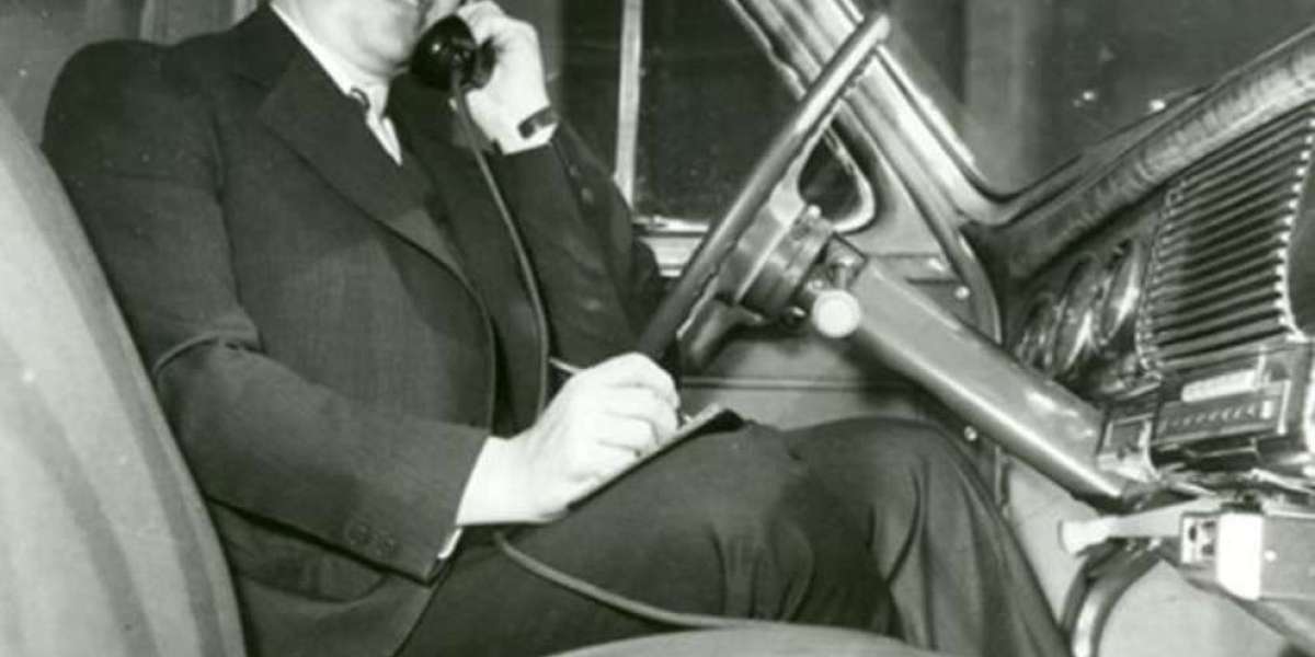 Il primo telefono celulare nelle automobili