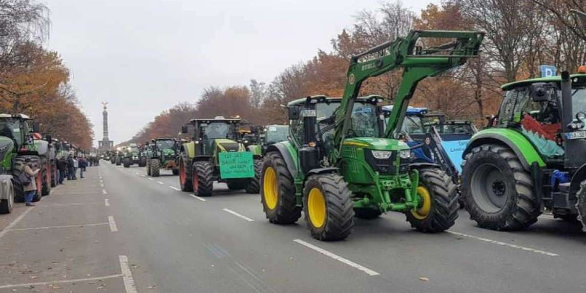 Migliaia di agricoltori protestano a Berlino