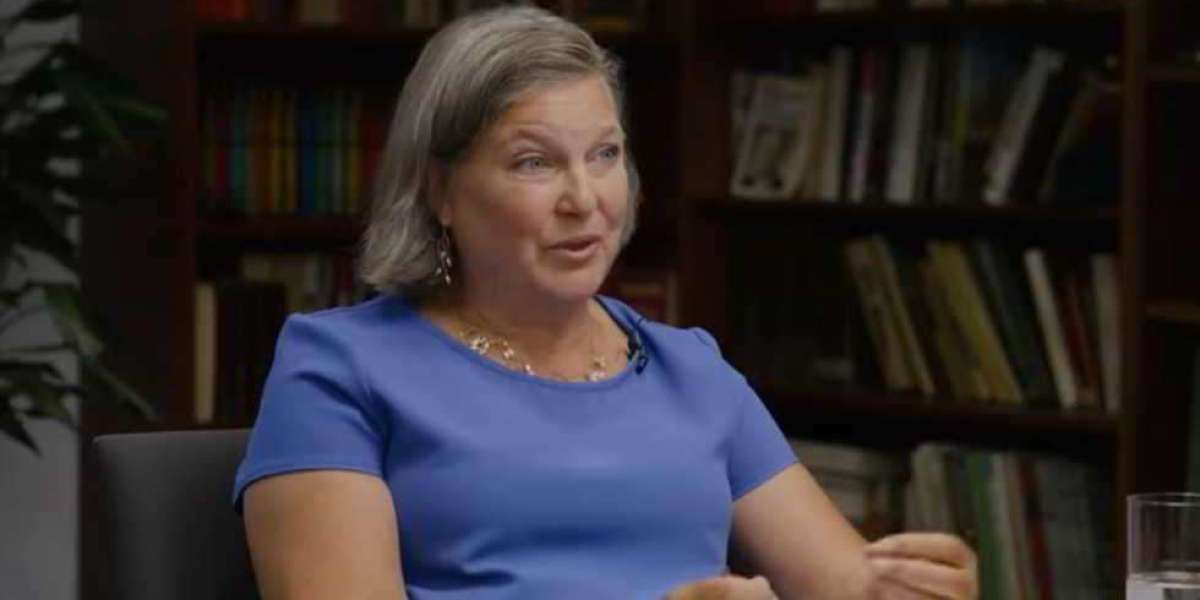 Victoria Nuland ammette di aver sabotato l'accordo di pace tra Ucraina e Russia.