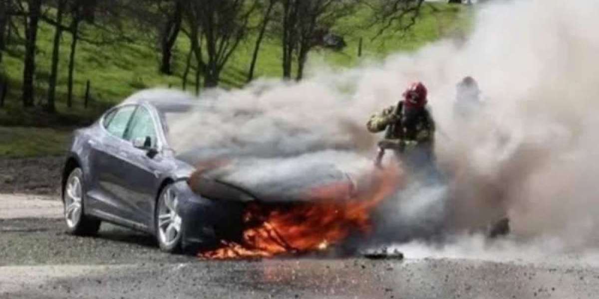 Pericoloso: i veicoli elettrici possono nuovamente prendere fuoco