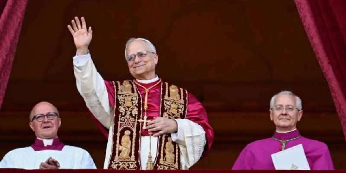 Nuovo Papa Leone XIV: Anello d'oro e altri lussi