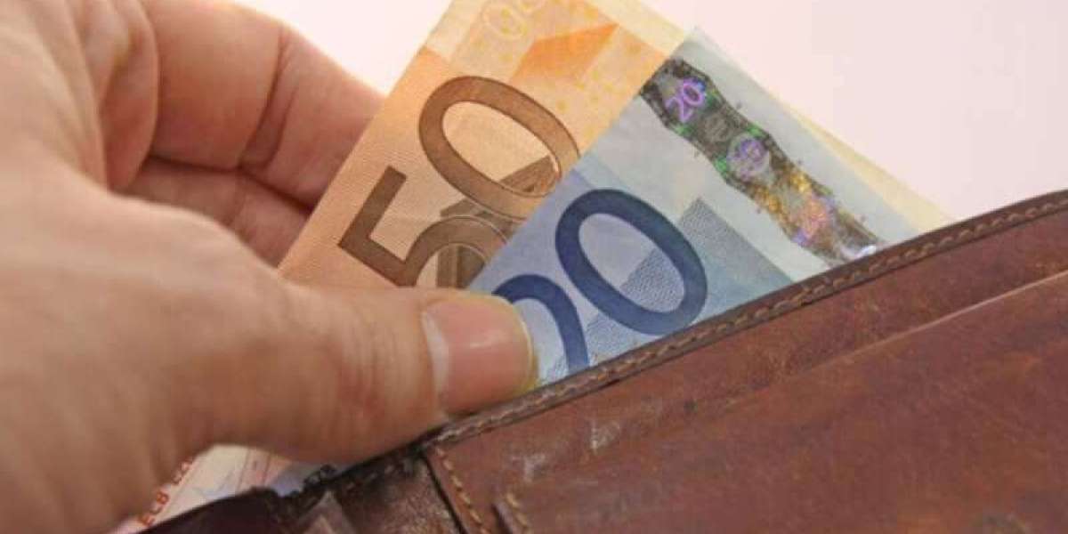Il ministro della Giustizia francese vuole abolire il contante